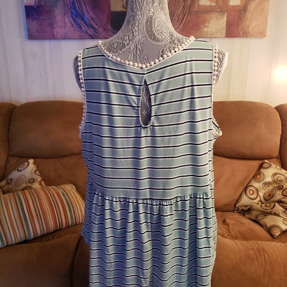 Betsey's Boutique empire waist flared tank stripped - Picture 3 of 4